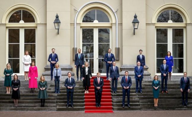 The new cabinet pose with the king. Photo: Sem van der Wal ANP 