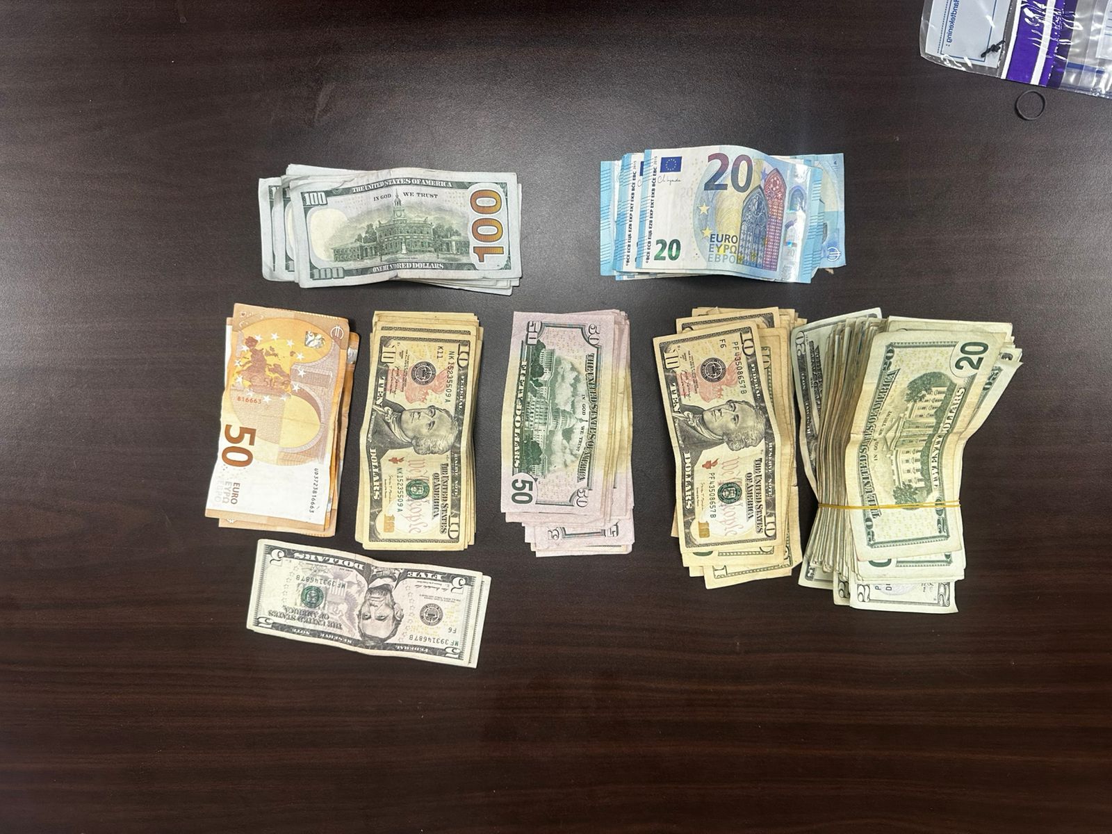 POLICE cash and euro