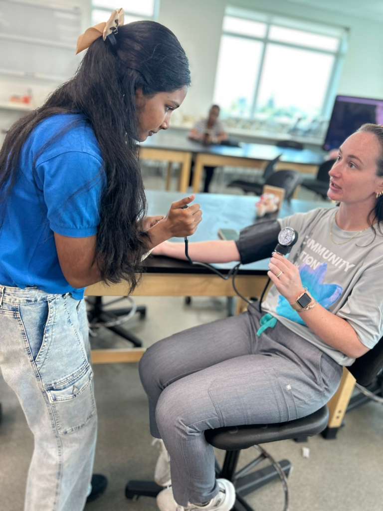 SXM ACAD PIX3 A CAPE STUDENT LEARNING A MEDICAL PROCEDURE