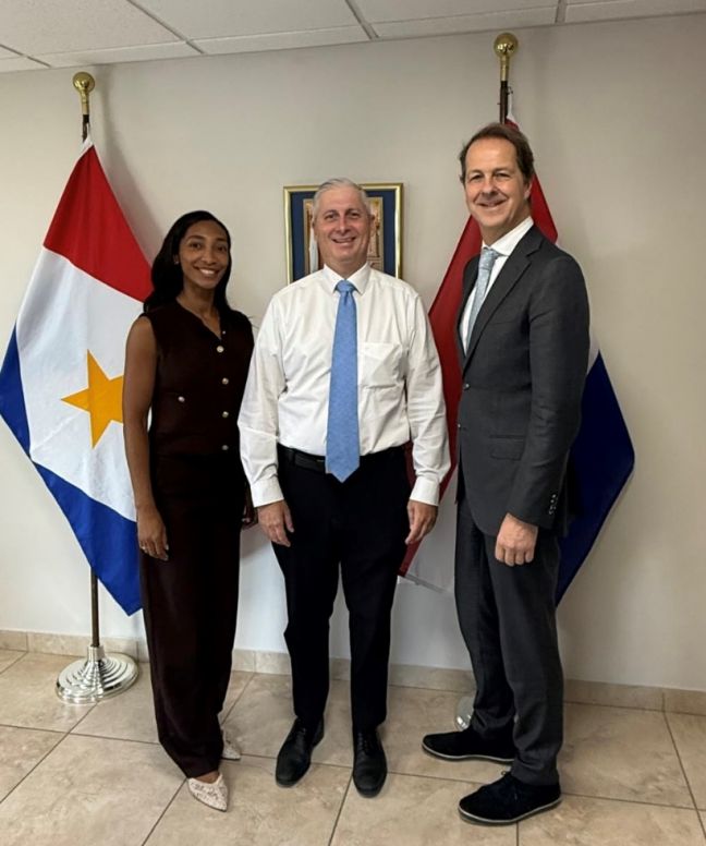 Maya Soumah (program leader Caribbean Netherlands at the Institute), Jonathan Johnson (Island Governor Saba) and Rick Lawson (president of the Institute) on location at the Public Entity Saba.